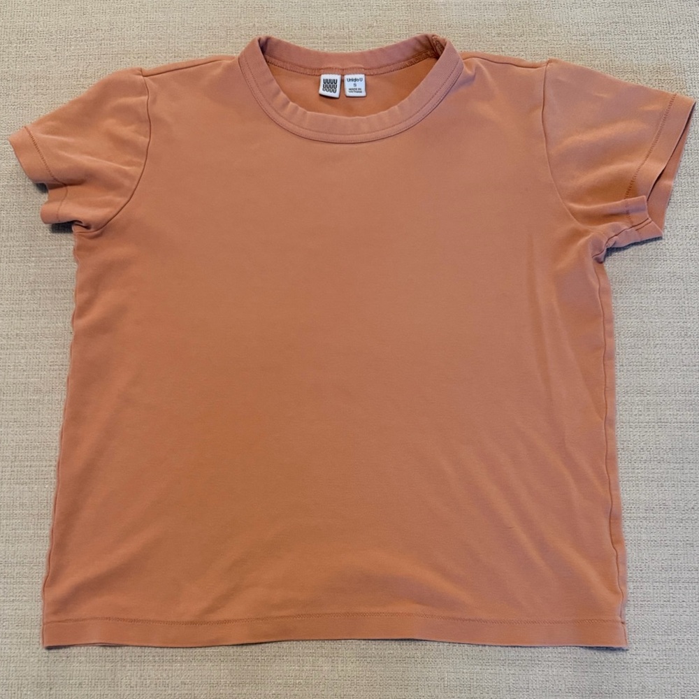 Uniqlo T-shirt small
